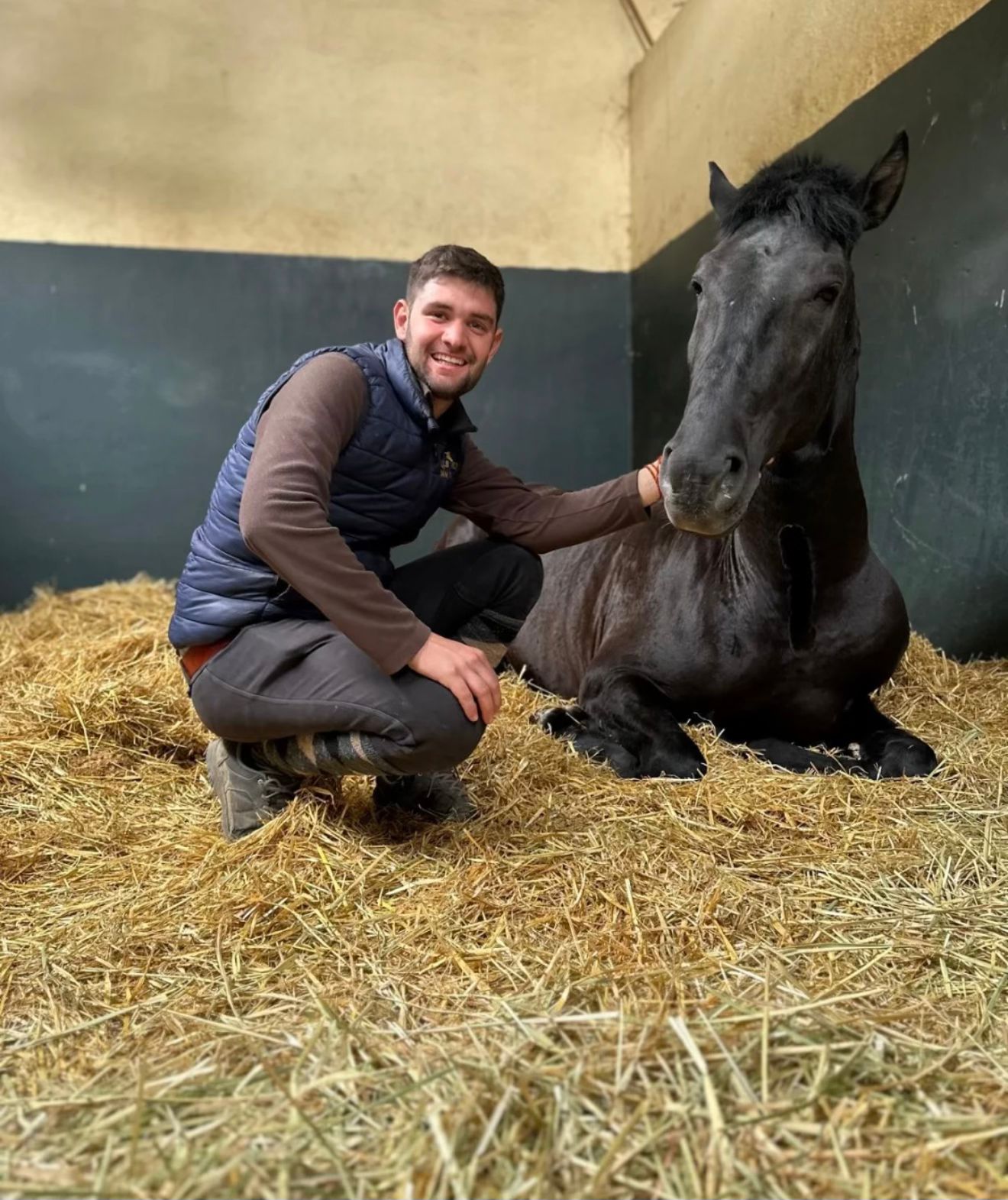 Diego Asensio junto a un caballo